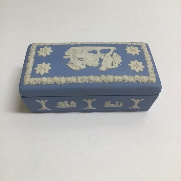 Wedgwood England 1970’s Pale Blue Rectangle Lid Box Ulysses & Chariot Pill Match - Picture 8 of 11